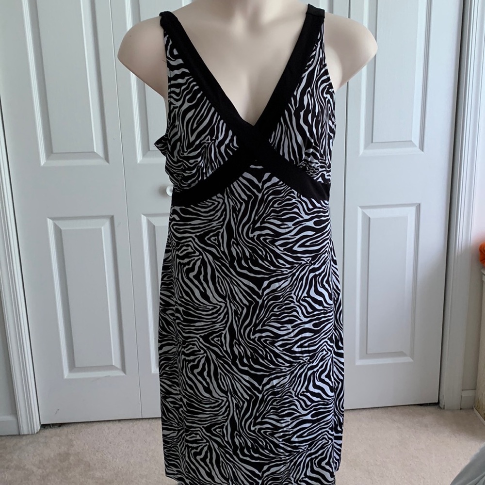 👗BOGO-Glamorous zebra print criss cross front summer dress. Gently used. Sz 14.